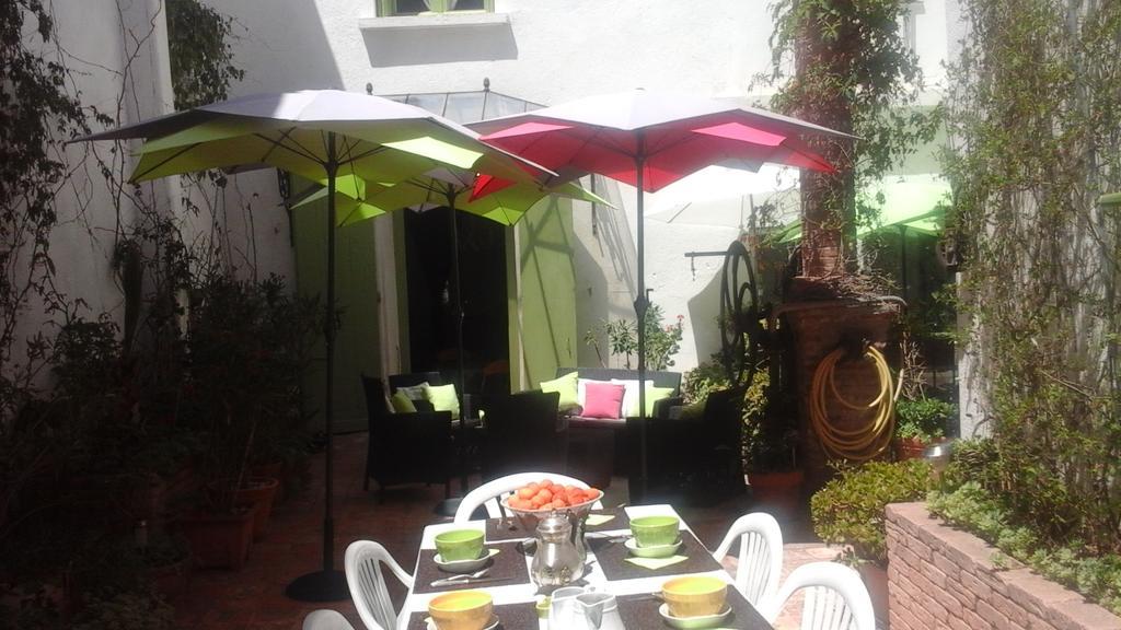 Le Presbytere Bed & Breakfast Rivesaltes Exterior photo